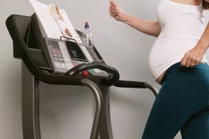 Можно ли заниматься беременным на беговой дорожке? фото